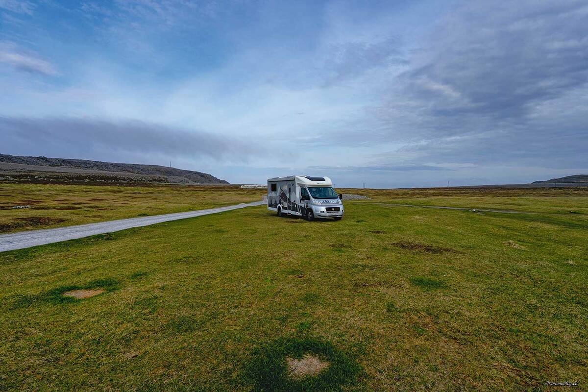 Für die Übernachtung auf dem Stellplatz bei Hamningberg bezahlt man einen freiwilligen Beitrag.