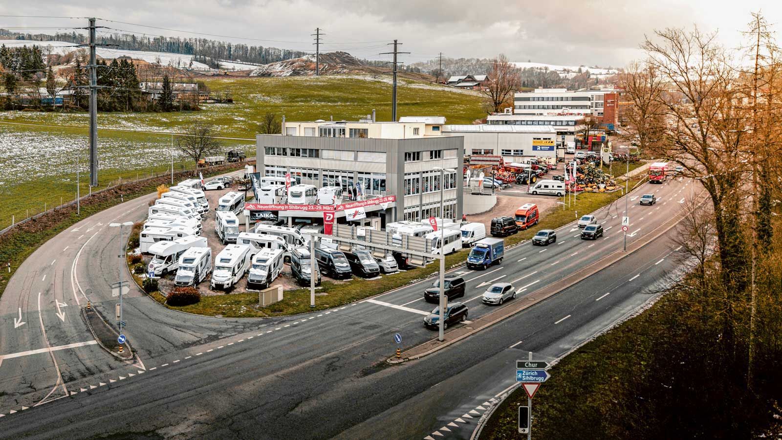 Mit dem zusätzlichen Standort hat Camper Brühwiler GmbH viel Platz für Mietfahrzeuge und Werkstatt.