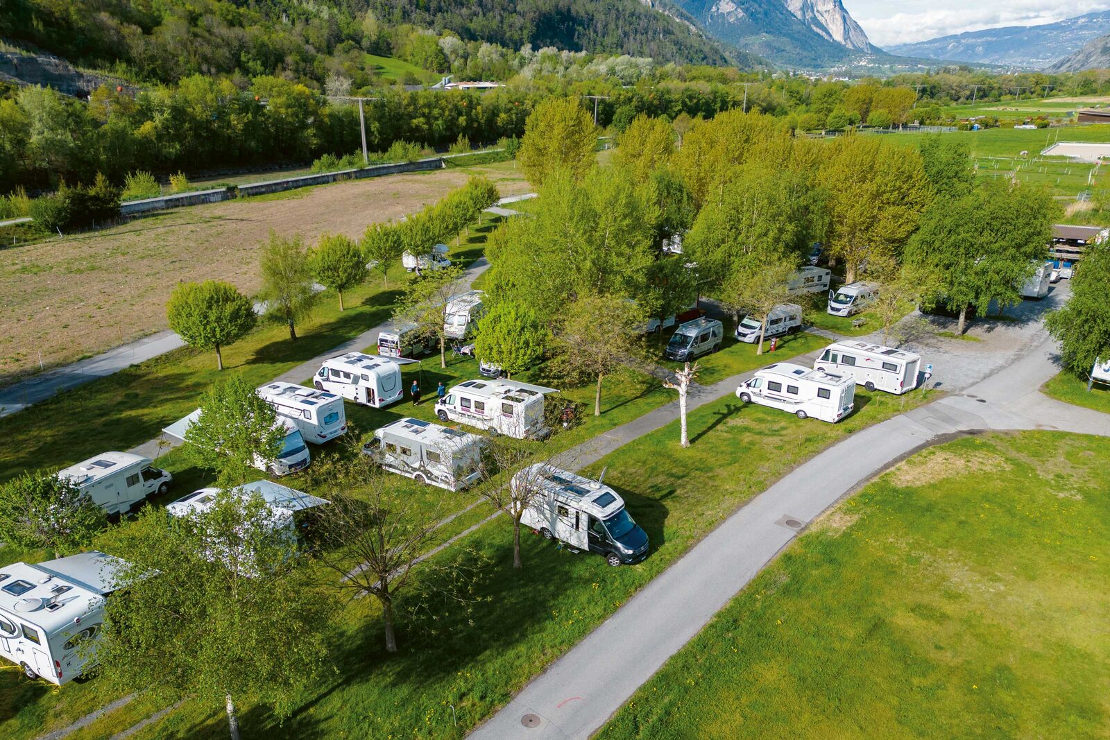 L’aire d’accueil Lampertji à Gampel, en Valais, située au bord du Rhône.