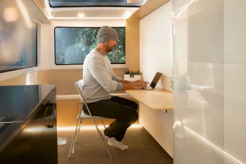 Le Pebble Flow est une caravane électrique conçue par une start-up américaine.