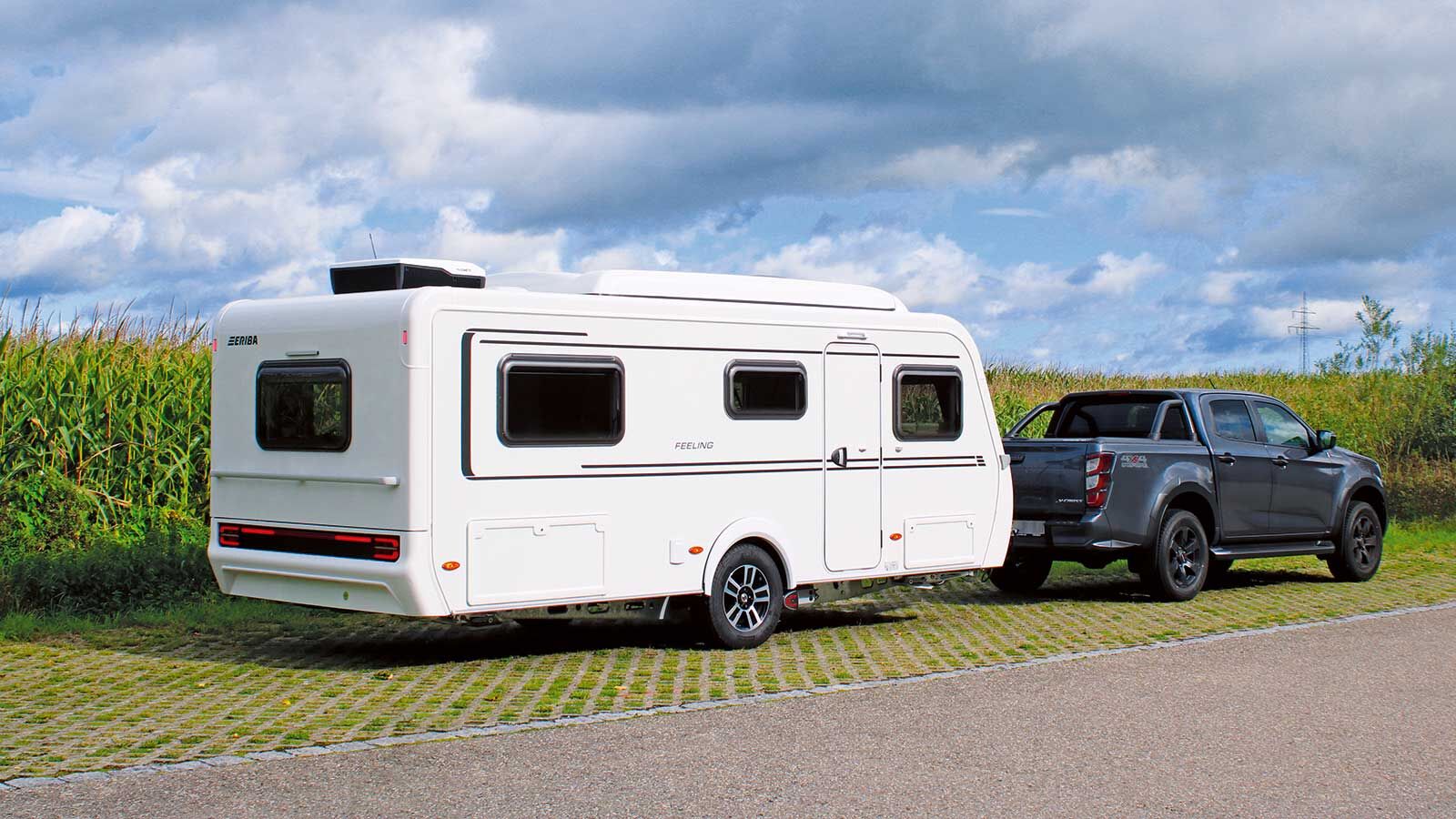 Klare und moderne Formensprache, bewährter PUAL-Aufbau mit Glattblechbeplankung und markanten LED-Heckleuchten verleihen dem kompakten Eriba Feeling einen starken Auftritt.