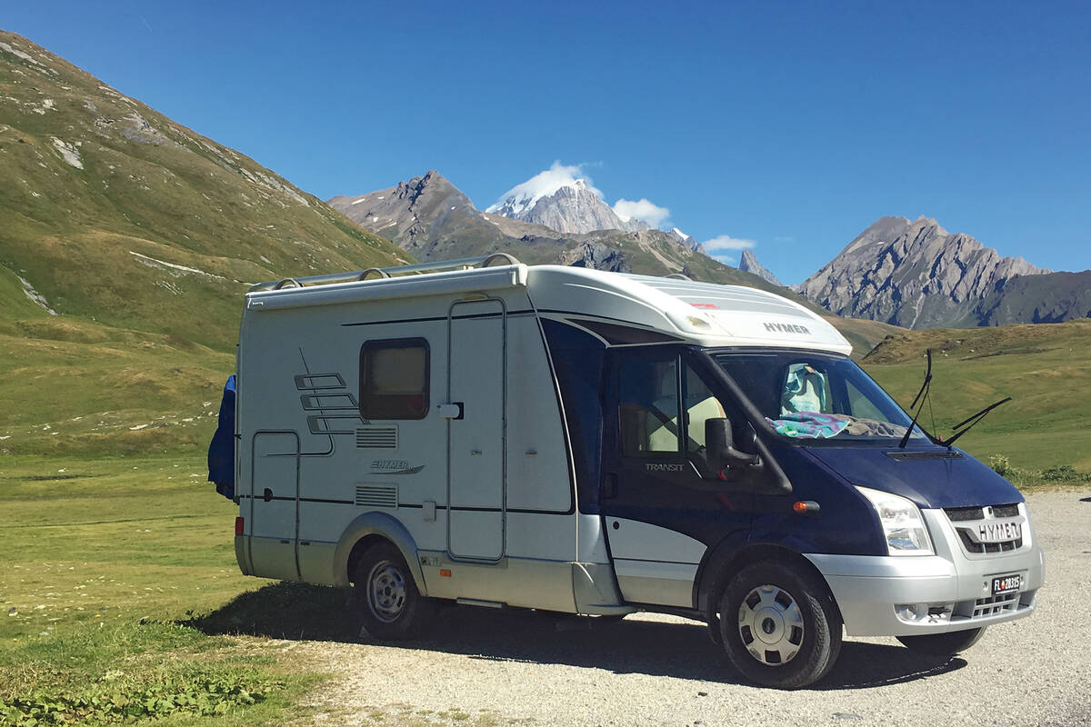 Unterwegs auf dem Col du Petit Saint Bérnard am Fusse des Montblanc-Massivs.