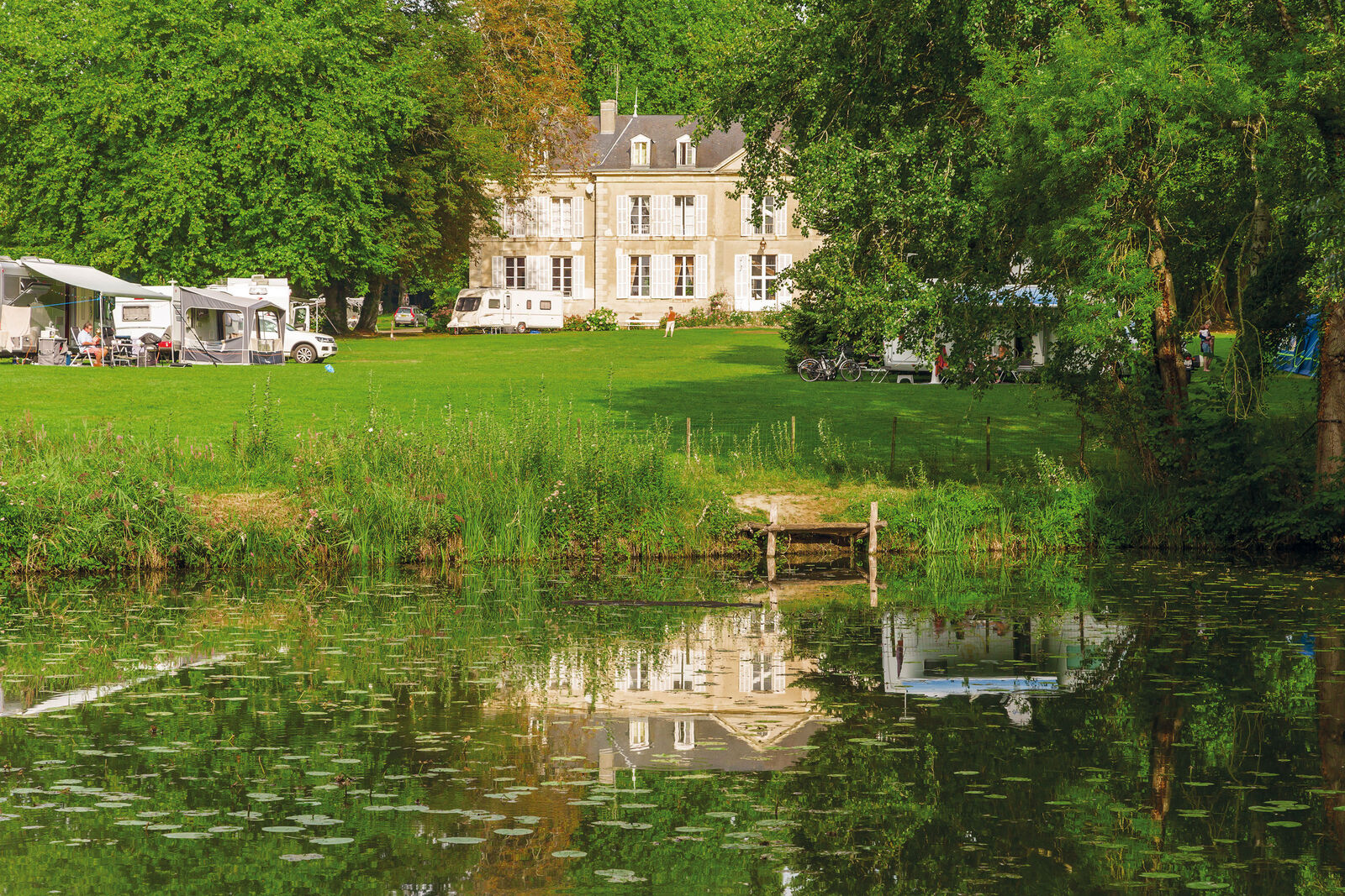 Die Campingplatzbesitzer der «Le French Time» Campingplätze mögen es, ihre Leidenschaft zu teilen: Natur, Kulturerbe, Gastronomie und Wandern.