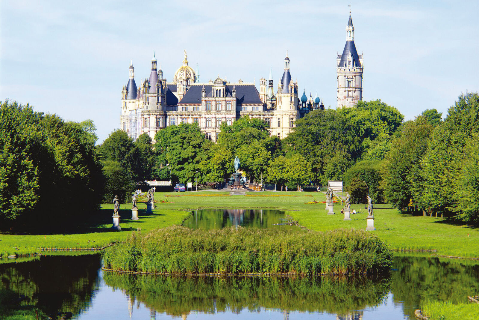 Le Mecklembourg-Poméranie-Occidentale offre à la découverte 2000 châteaux et demeures seigneuriales fascinantes tels que le château de Schwerin.