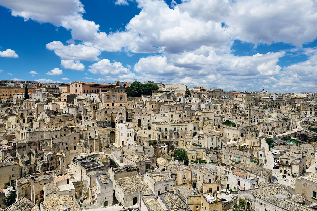 La ville rocheuse de Matera est l’endroit idéal pour la réalisation d’un film sur la vie de Jésus. Mais maintenant, c’est l’équipe de tournage du nouveau James Bond qui est venue pour utiliser le superbe décor environnant.