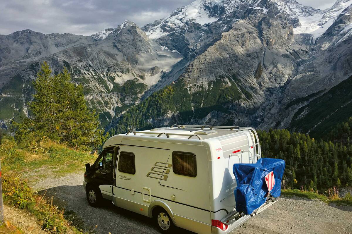 Der Herbst ist eine empfehlenswerte Reisezeit für die Bündner und Lombardischen Alpen.