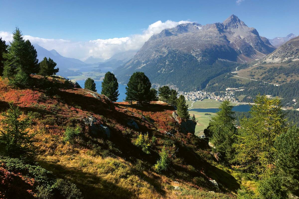 Blick vom Hahnensee auf die Oberengadiner Seenplatte mit dem Silvaplaner-, Silser- und Champferersee.