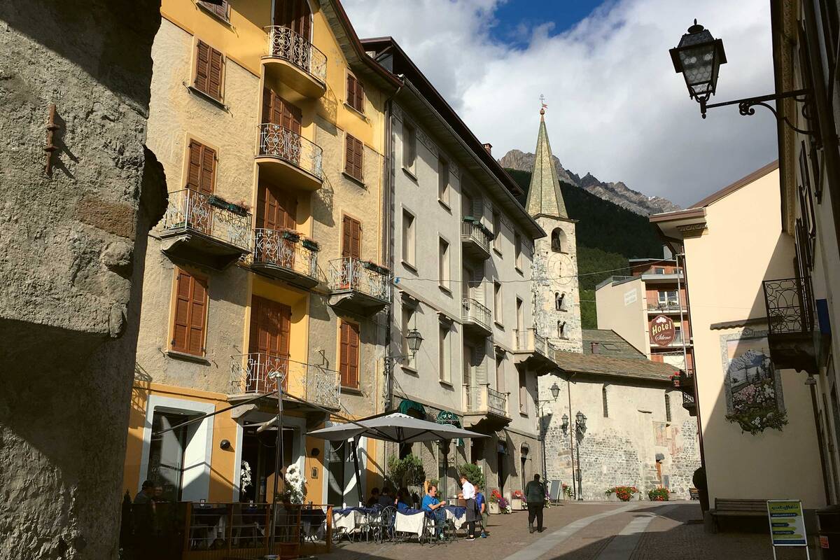 Das Zentrum von Bormio ist klein und überschaubar mit ein paar gemütlichen Kaffees und Restaurants.