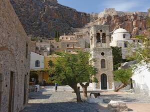 Ein Spaziergang durch die mittelalterliche Kleinstadt Monemvasia lohnt sich.