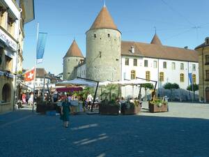 Die Vierturmanlage wurde von Peter II. von Savoyen im Jahre 1259 auf den Grundmauern einer früheren Burg errichtet.