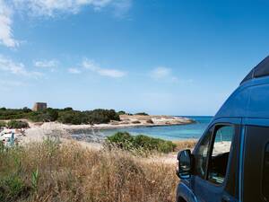 In der Nähe von Monópoli können wir mit dem Wohnmobil fast direkt an den Strand fahren und schnell mal eine Badepause einlegen. 