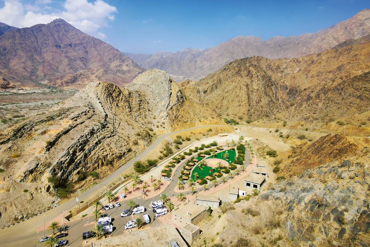 L’infrastructure saoudienne rend notre voyage en camping-car très agréable. Dans les montagnes du Hedjaz, au sud-ouest du royaume, on trouve aussi de jolies aires de stationnement bien entretenues.