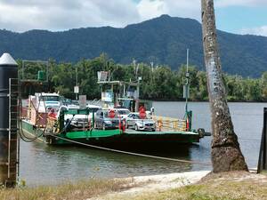 Nous utilisons, nous aussi, le bac à câble pour traverser la rivière Daintree.