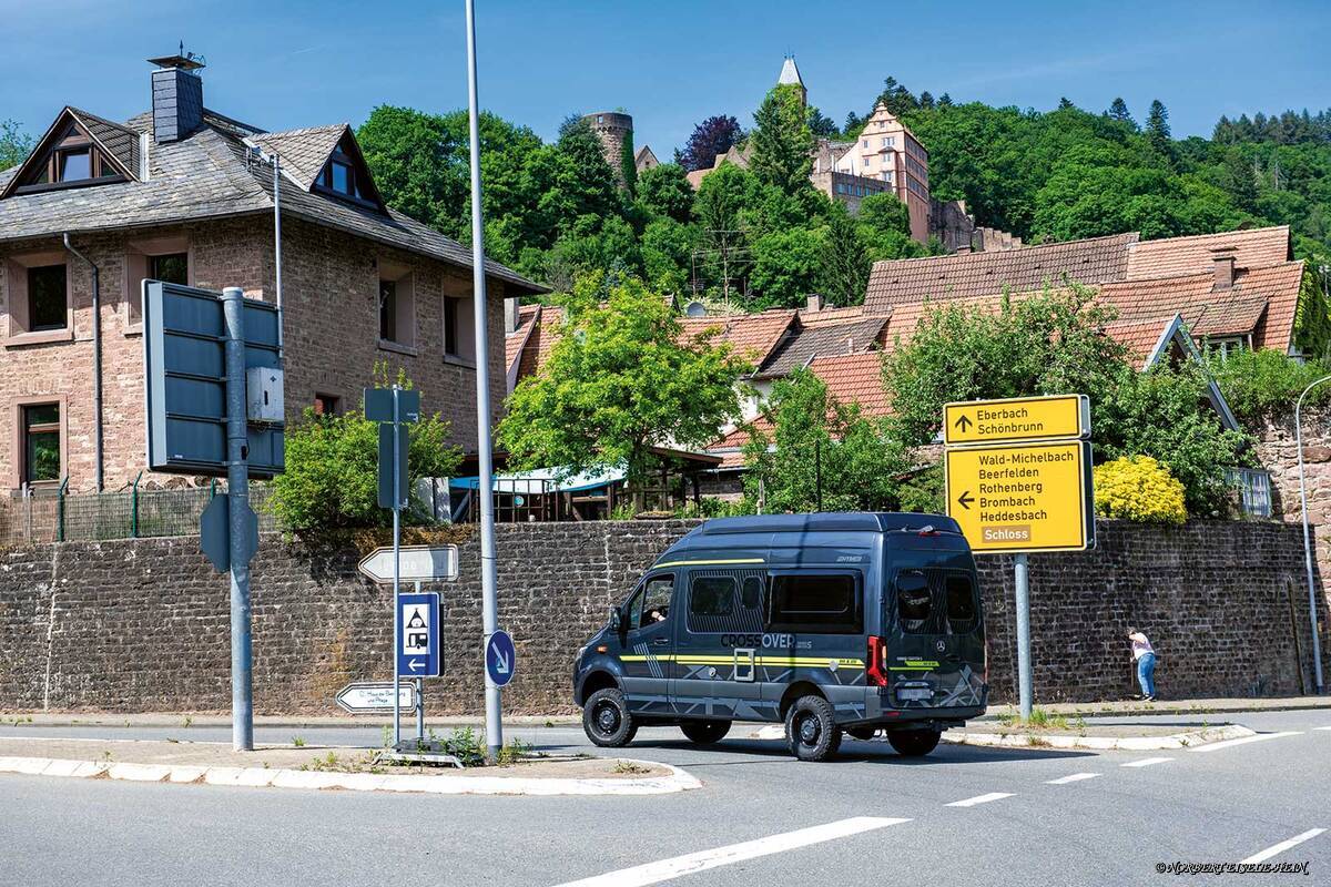 Jeder Hügel wird von einer Burg gekrönt – hier die Burgruine Eberbach.