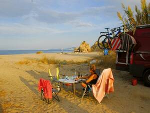 Frühstück am Strand von Potistika im Südosten der Halbinsel Pilion.