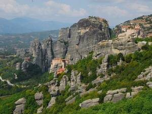 Beim Weltkulturerbe Meteora geniessen wir den Blick über die Landschaft.