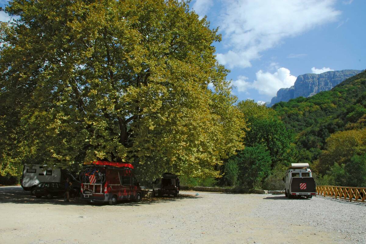 Wir haben im Vikos-Nationalpark einen schattigen Platz gefunden.