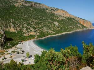 La plage de Vlychada et une baie de rêve pour nager et passer la nuit.