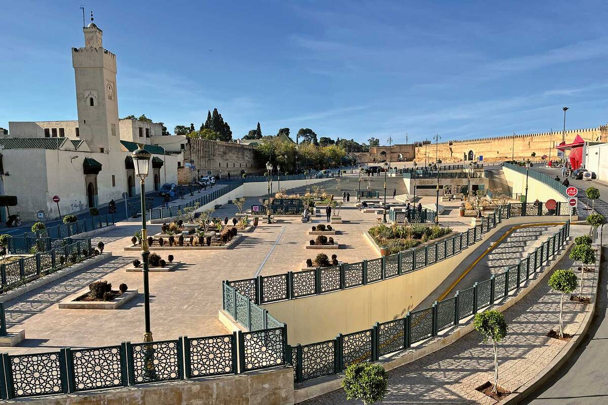 Moschee Bab Bou Jeloud in Fès: Im Hintergrund das legendäre «Blaue Tor» der Medina.