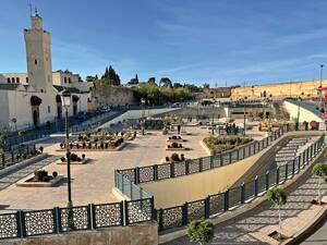 Moschee Bab Bou Jeloud in Fès: Im Hintergrund das legendäre «Blaue Tor» der Medina.