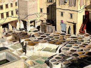 La légendaire teinturerie de Fès – en temps normal une véritable symphonie de couleurs, mais le vendredi est jour de fermeture.