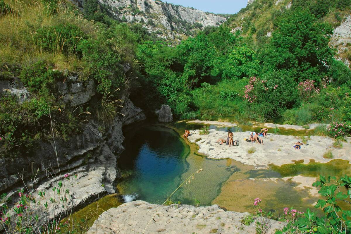 Loin des foules de  touristes, nous trouvons un bassin d’eau à Cavagrande.