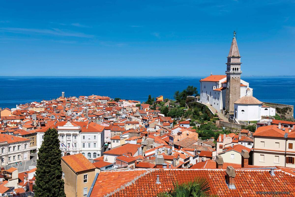 Depuis le château de Piran, la vue sur la ville s’étend jusqu’à l’Adriatique.