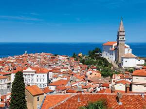 Depuis le château de Piran, la vue sur la ville s’étend jusqu’à l’Adriatique.