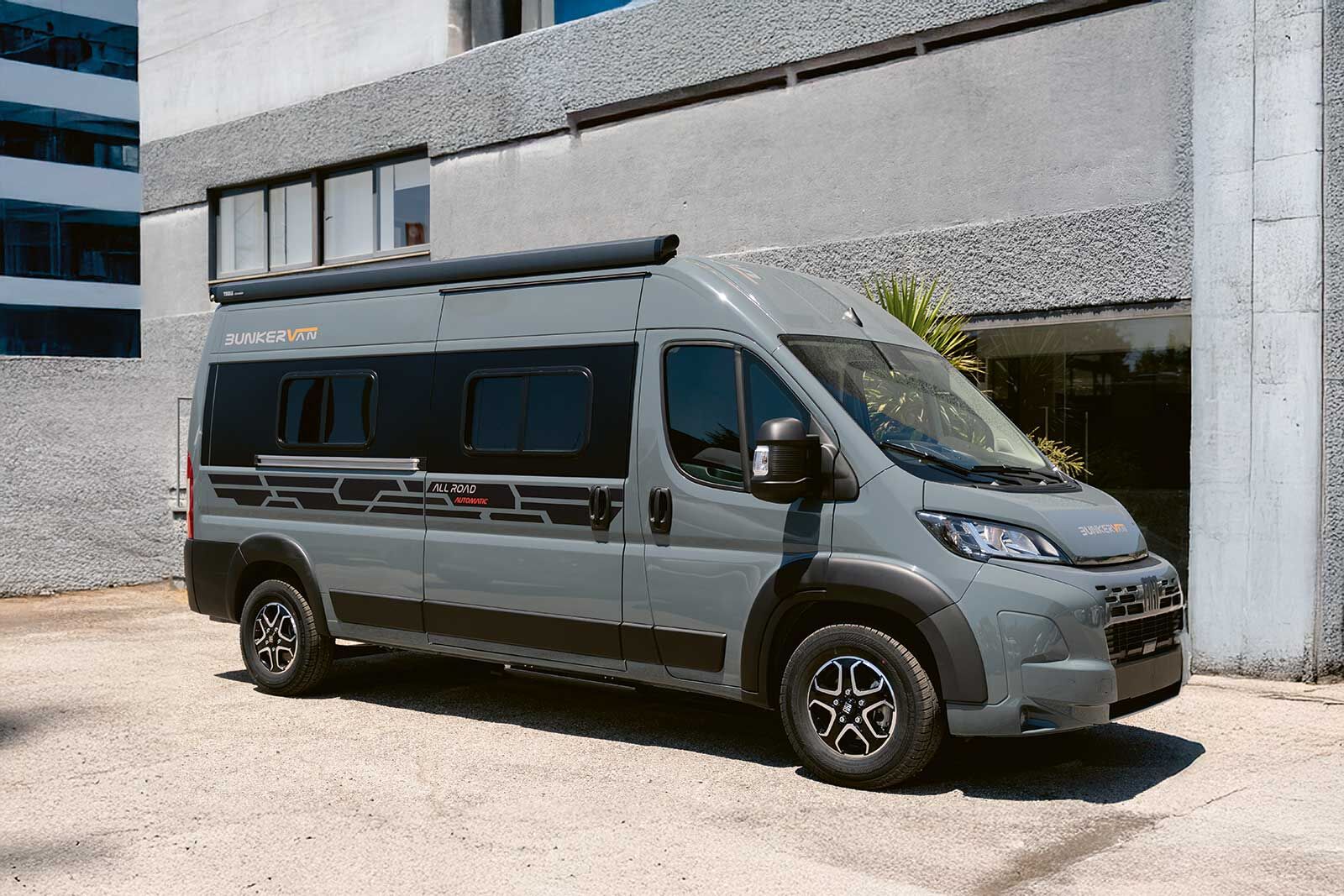 Das Basisfahrzeug des Bunkervan Montana Altiora ist ein Fiat Ducato mit 180 PS.