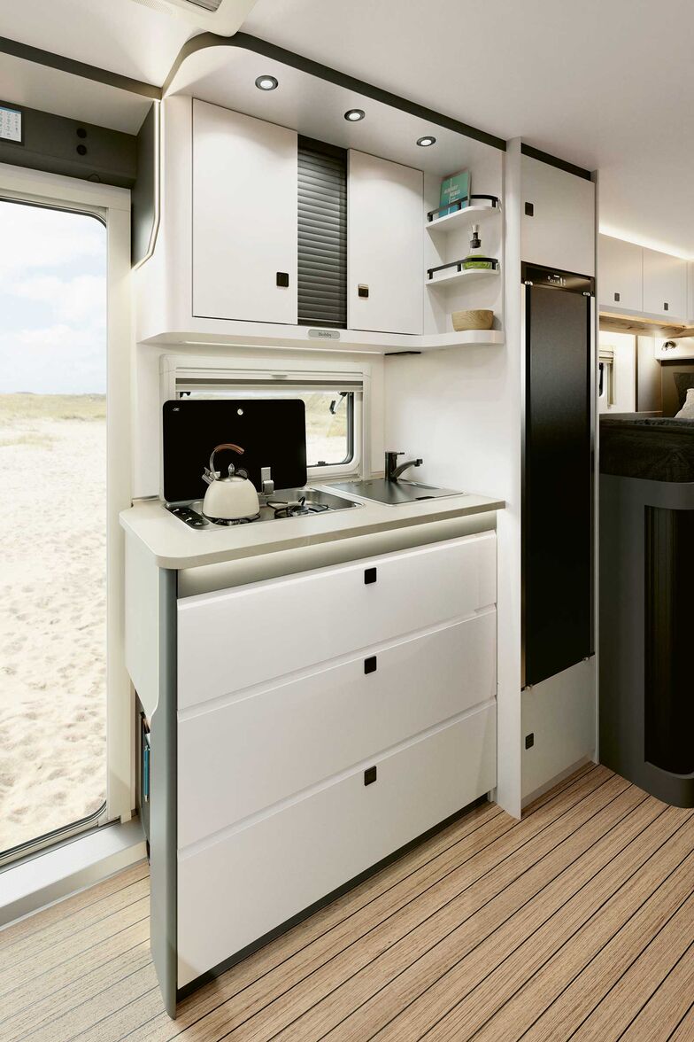 Bloc-cuisine avec de grands tiroirs.