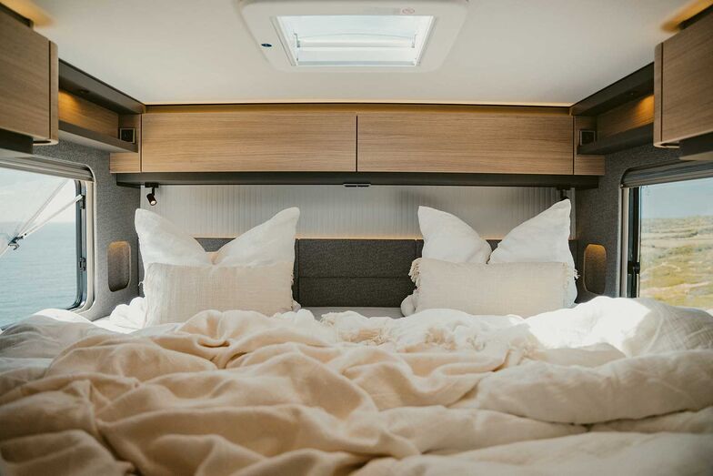 Die Längseinzelbetten im Heck des Hymer messen 195 x 84 und 187 x 84 Zentimeter.