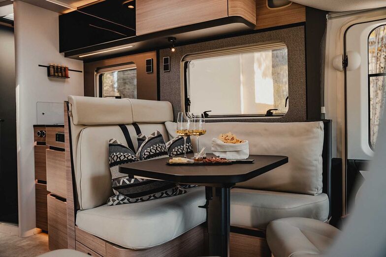 Elegante Innenausstattung: «Rochefort Nuss».