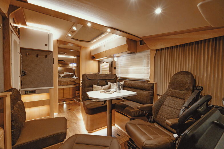 Espace de vie de l’Hymermobil classe B ModernComfort 690.