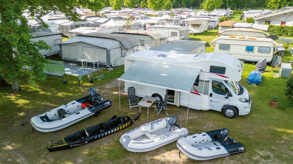 Partir camper avec son bateau